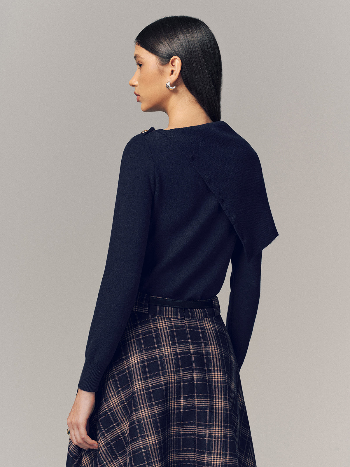 Asymmetric Metal Detail Ribbed Knit Top